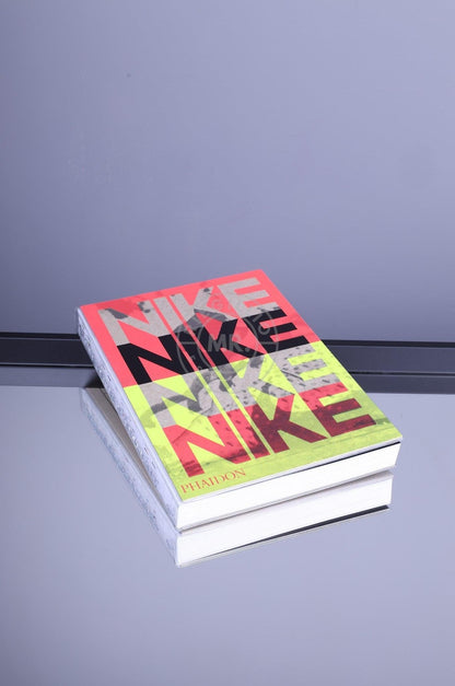 Table Book NIKE Sneakers